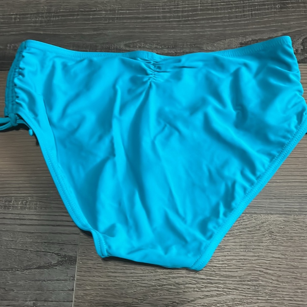 Fun bikini!!!! - Picture 4 of 8